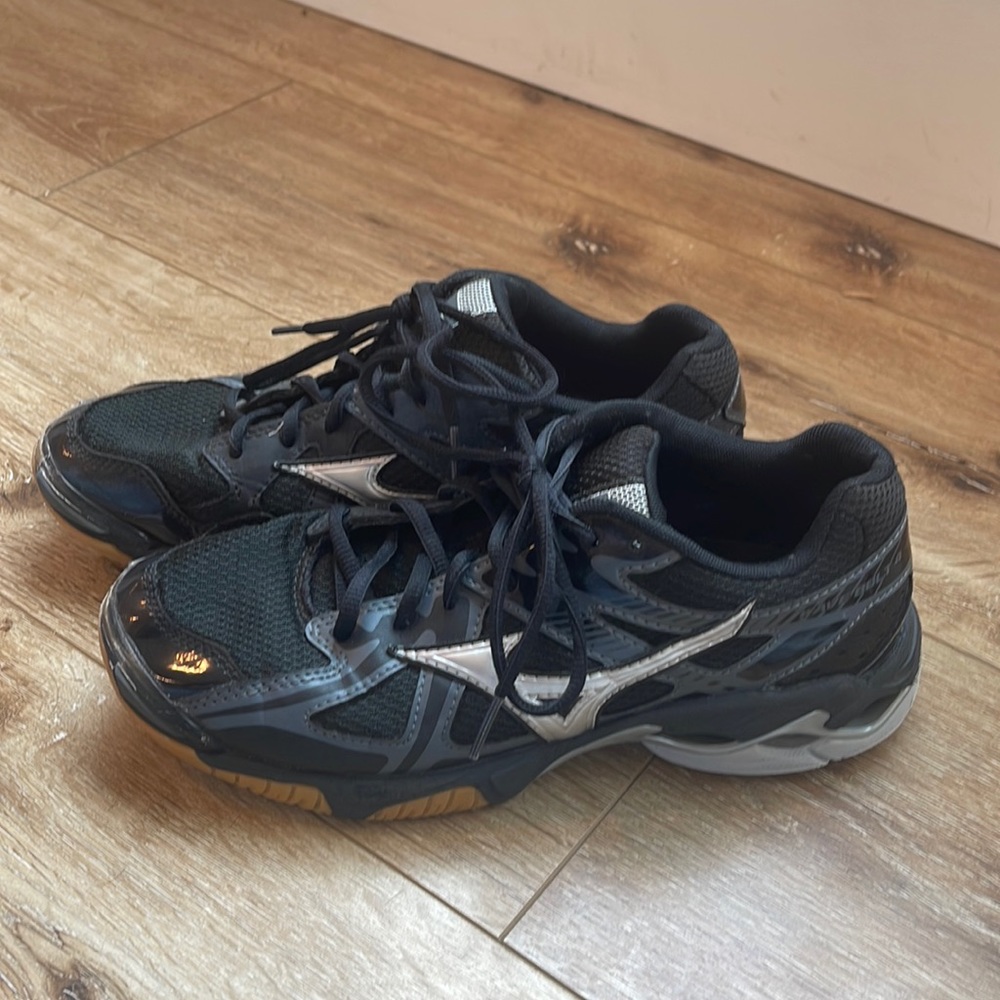 Mizuno volleyball shoes